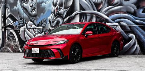 Toyota Camry Hybrid 2025