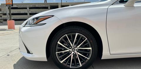 Lexus ES 2024