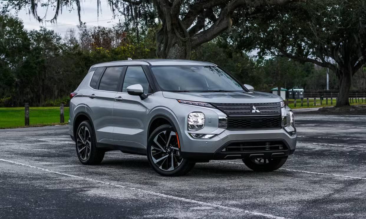 Mitsubishi Outlander Plug-In Hybrid 2024 in Sarasota, FL