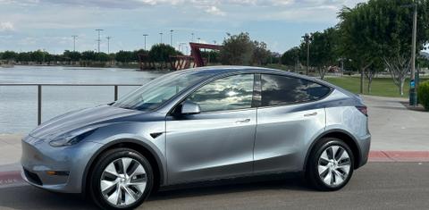 Tesla Model Y 2024