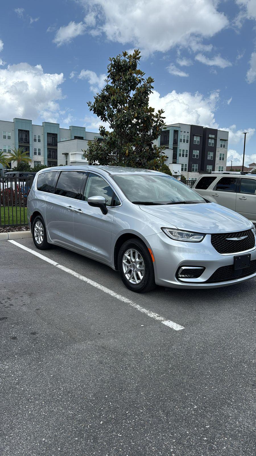 Chrysler Pacifica 2023 in 