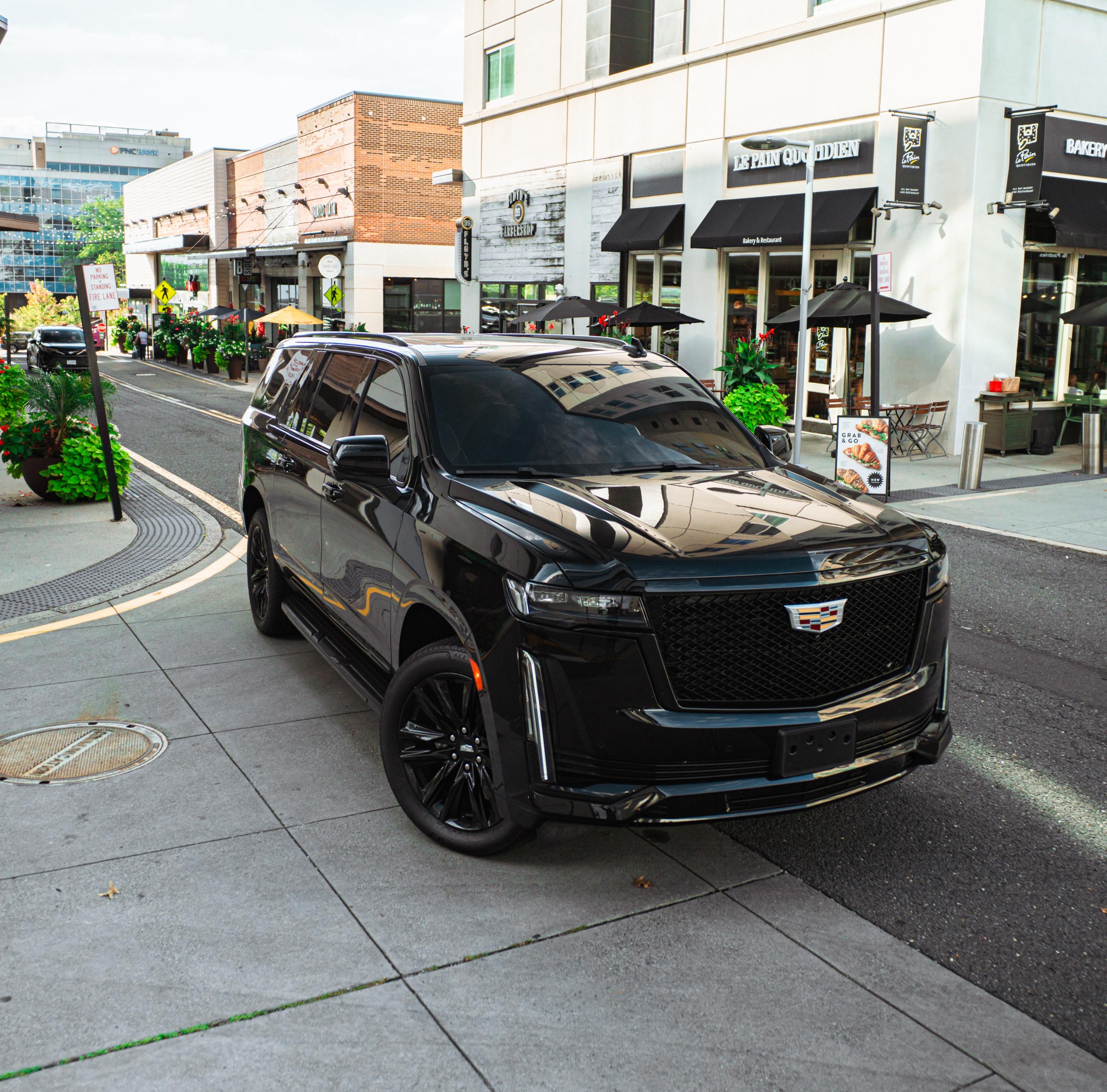 Cadillac Escalade ESV 2023 in 