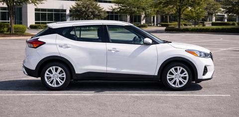 Nissan Kicks Play 2025