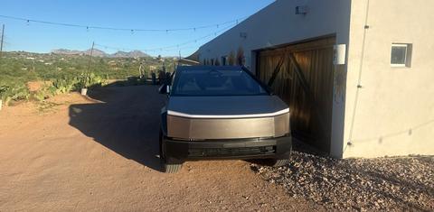 Tesla Cybertruck 2026
