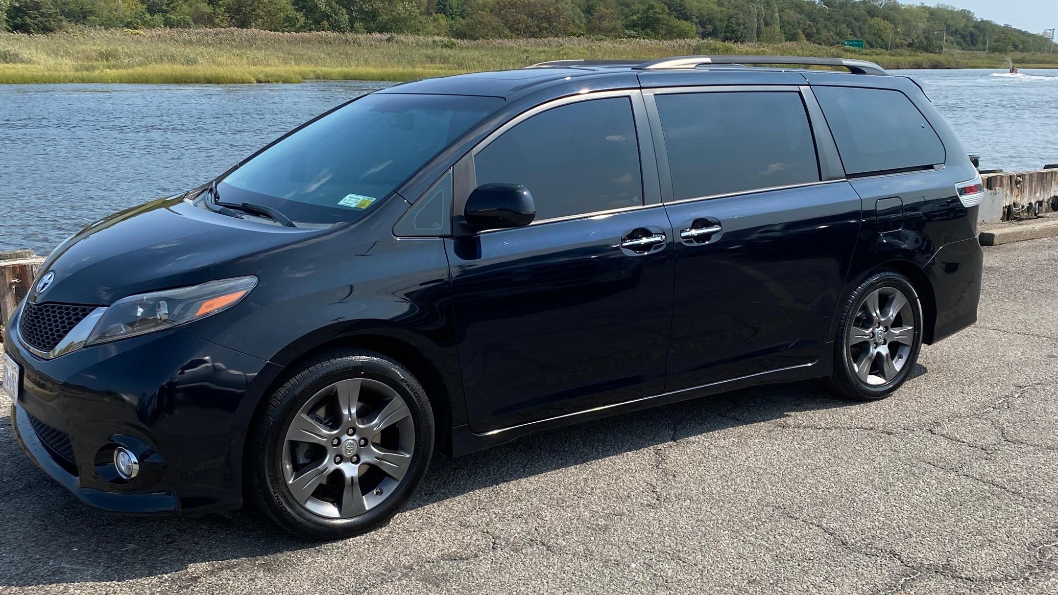 Toyota Sienna 2015 in Freeport, NY
