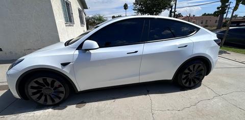 Tesla Model Y 2025