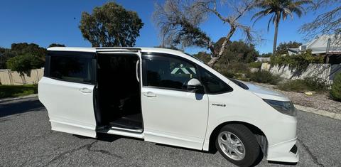 Toyota Noah 2015