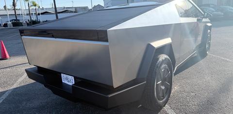 Tesla Cybertruck 2026
