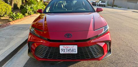 Toyota Camry Hybrid 2026