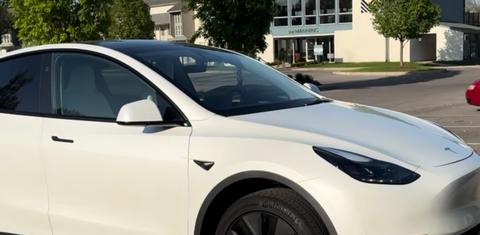 Tesla Model Y 2025