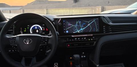 Toyota Camry Hybrid 2026