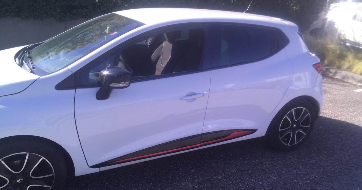Renault CLIO IV 2013 rental in ClermontFerrand, AUVERGNERHÔNEALPES by Badr L. Turo