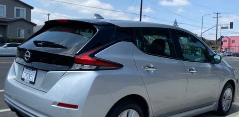 Nissan LEAF 2023