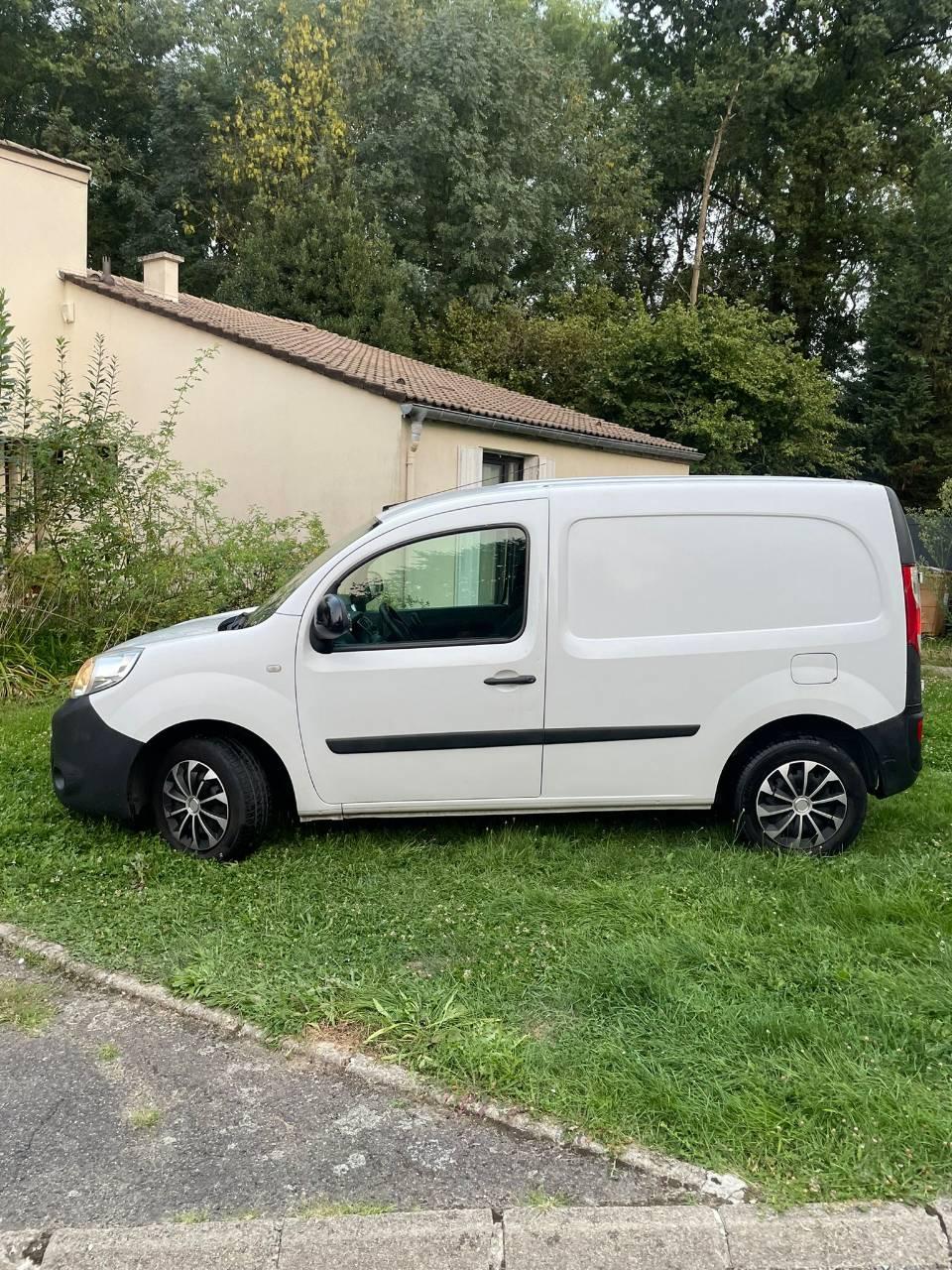 Renault KANGOO EXPRESS II 2016 à Champs-sur-Marne