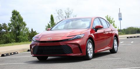 Toyota Camry Hybrid 2025