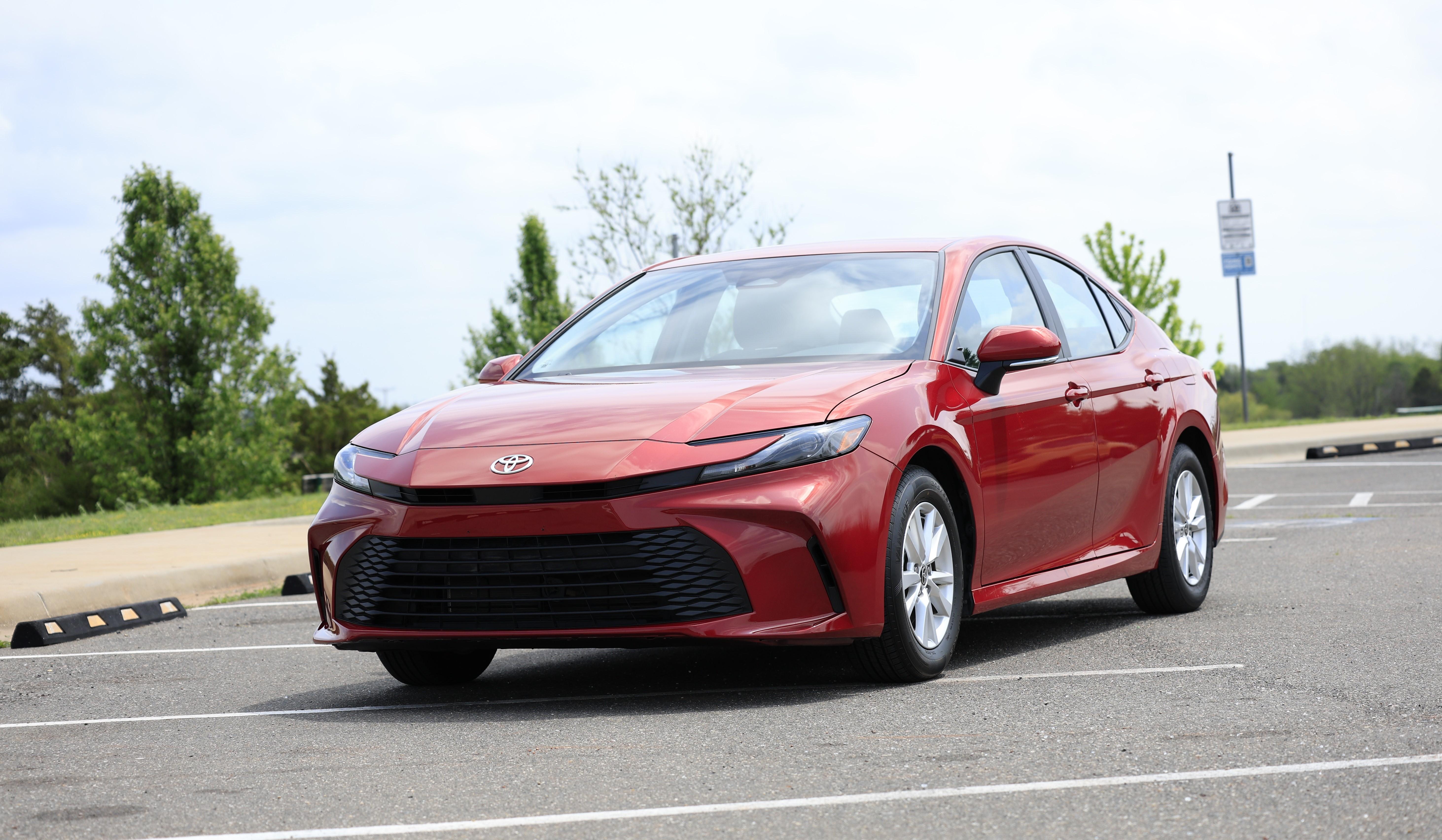 Toyota Camry Hybrid 2025 in Moore, OK