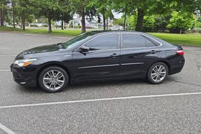 Toyota Camry Hybrid 2016 in Newark