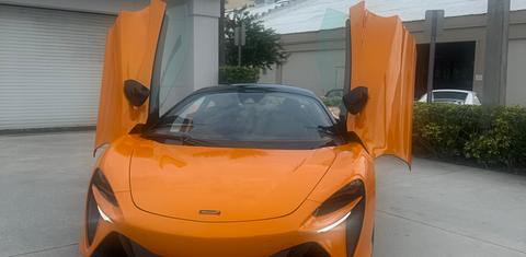 McLaren Artura 2025