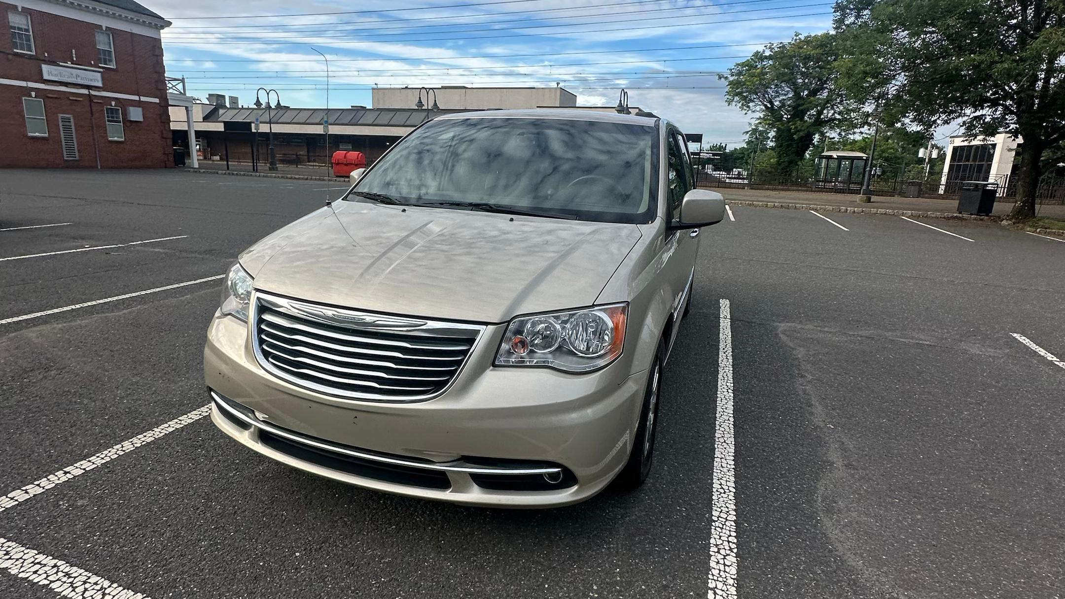 Chrysler Town & Country 2016 in Jersey City, NJ