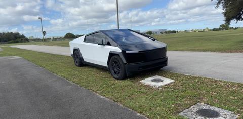 Tesla Cybertruck 2024