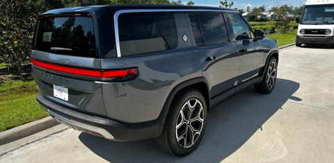 Rivian R1S 2023