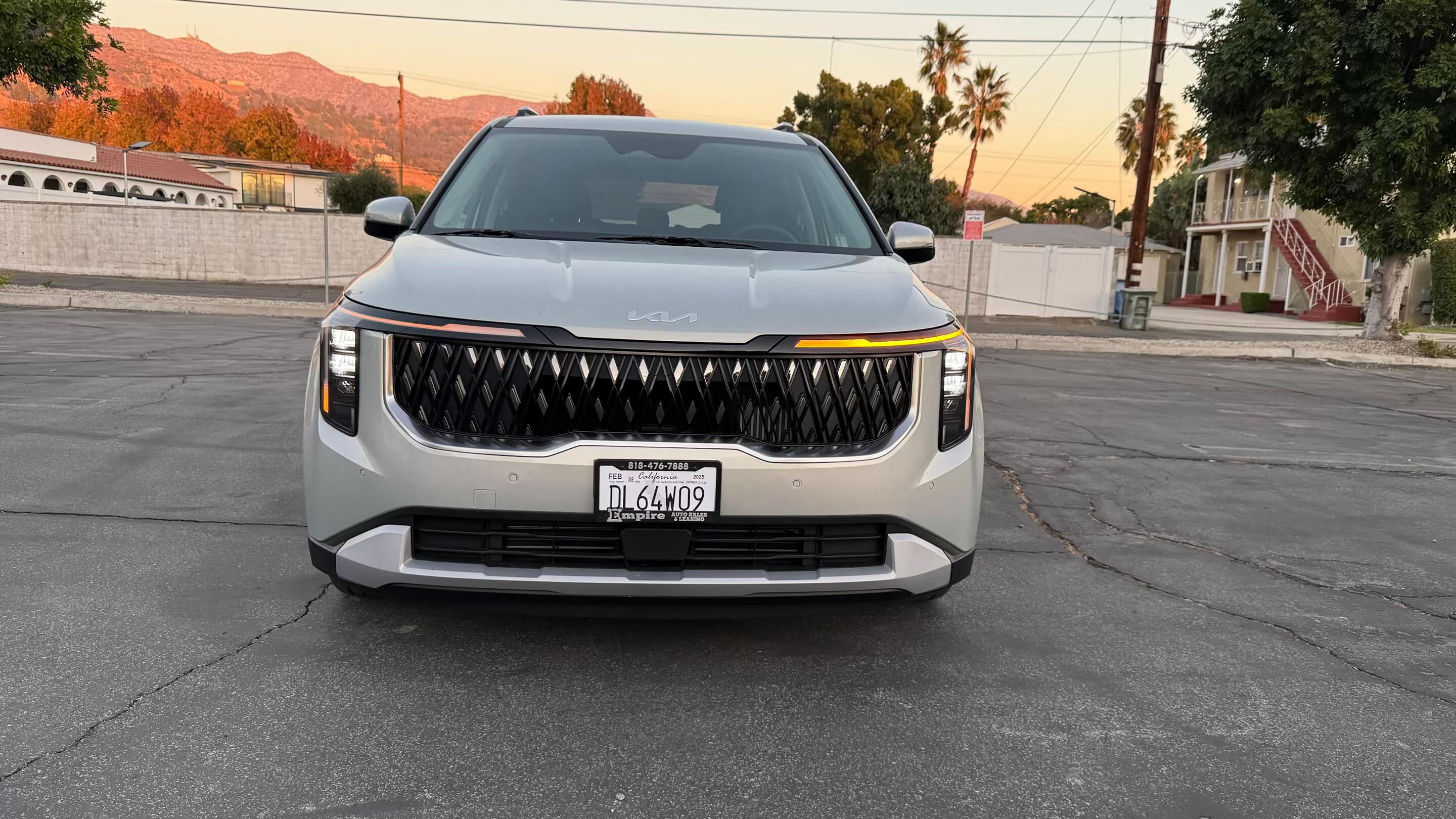 Kia Carnival Hybrid 2025 in 