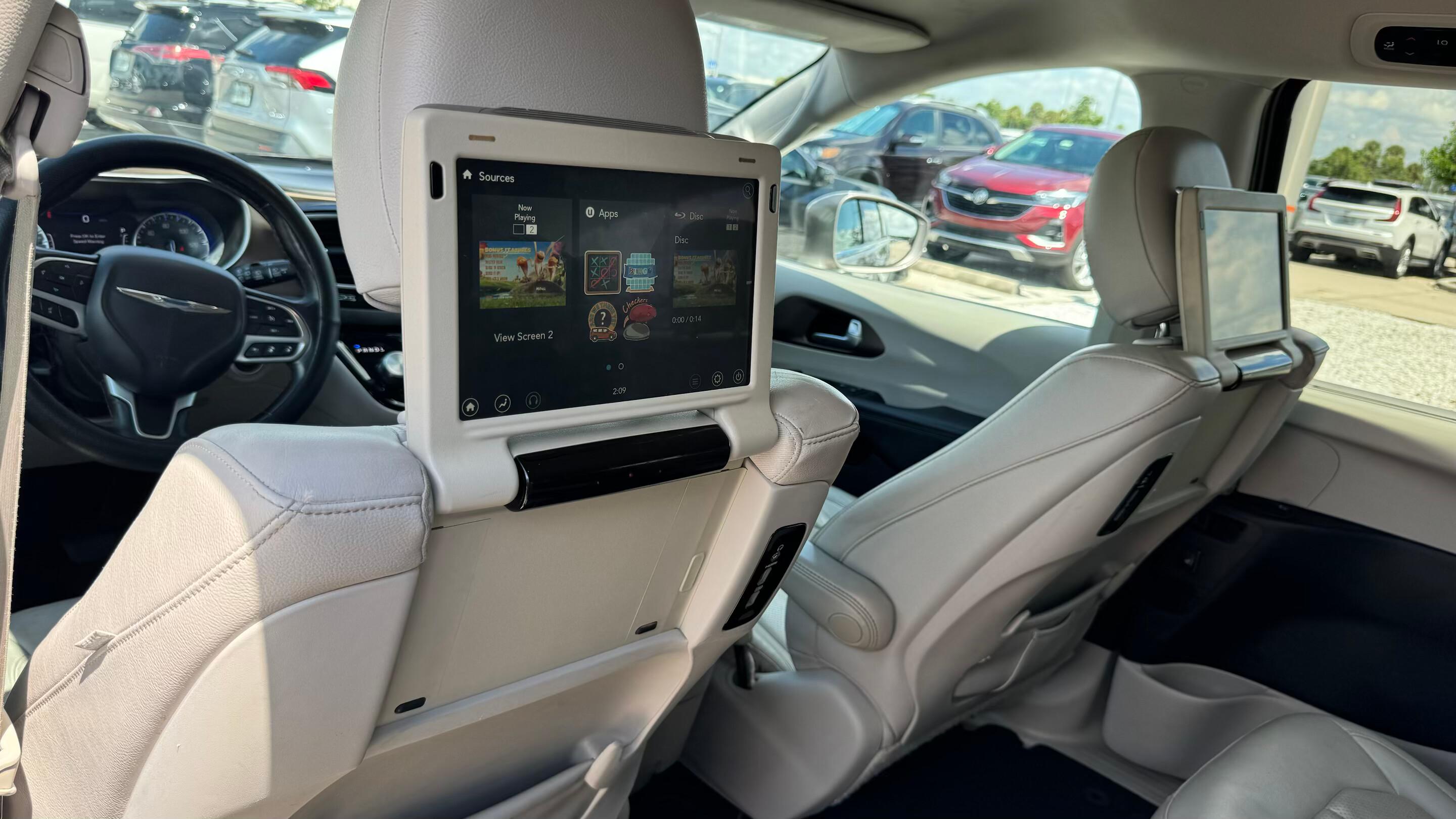 Chrysler Pacifica 2017 in 