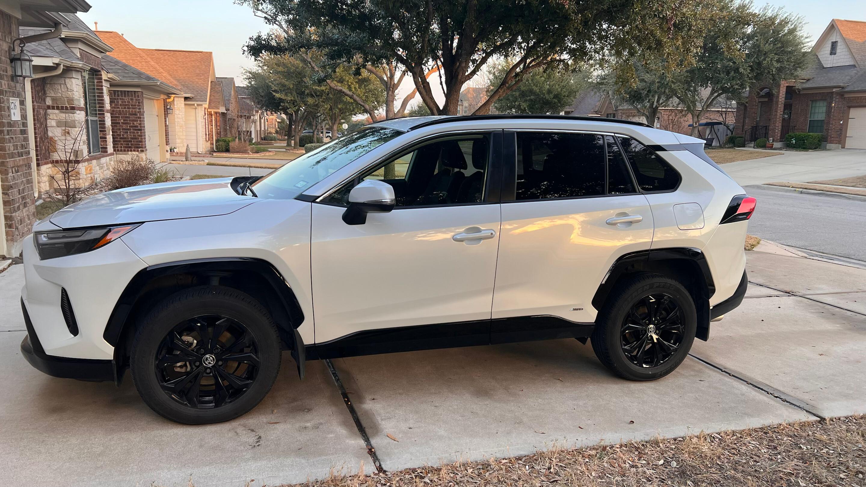 Toyota RAV4 Hybrid 2024 in Round Rock, TX
