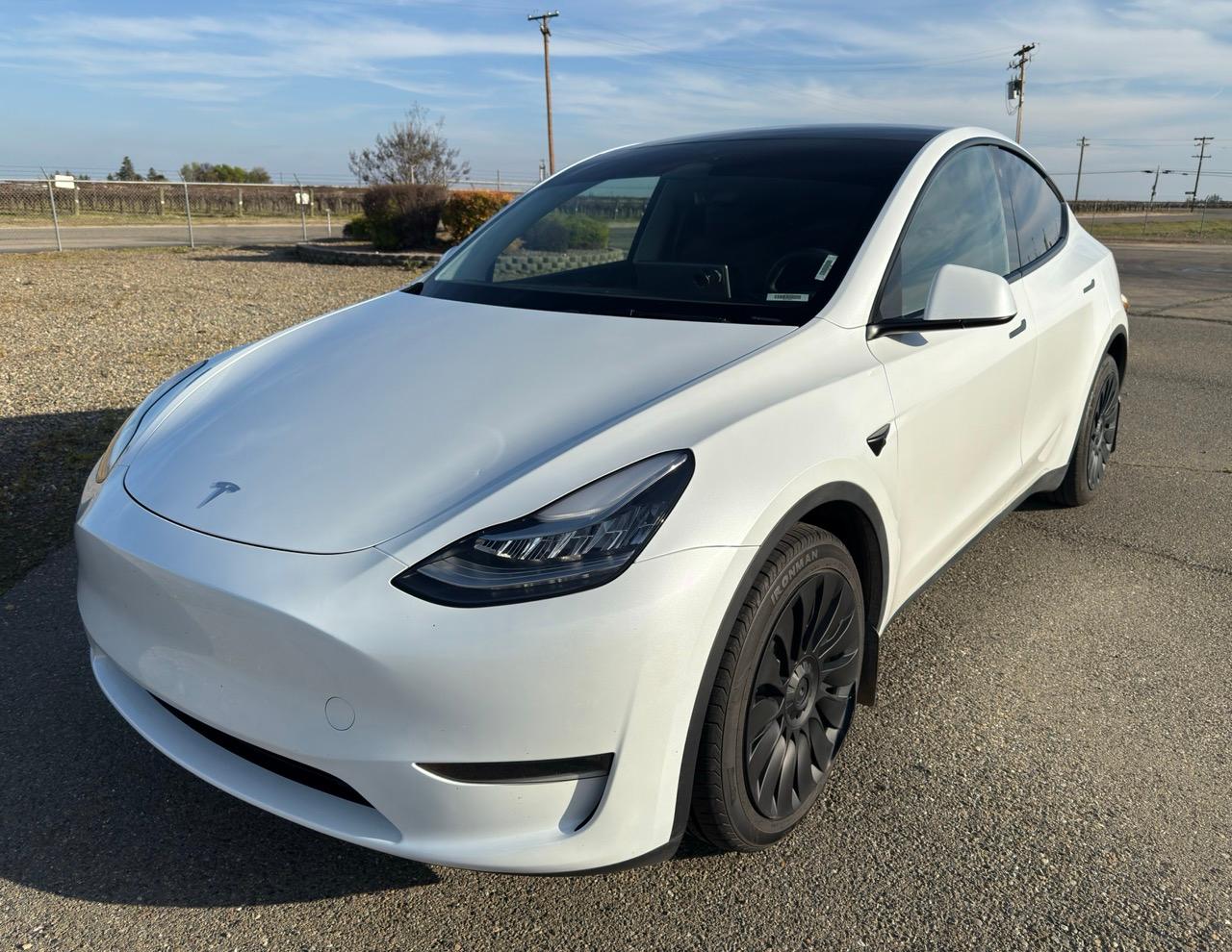Tesla Model Y 2023 in Fresno, CA