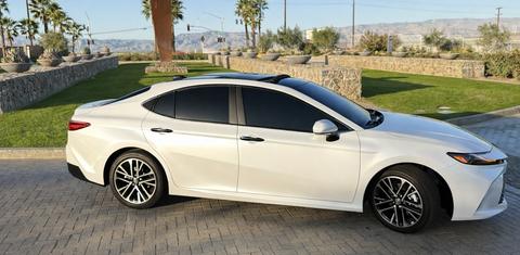 Toyota Camry Hybrid 2026