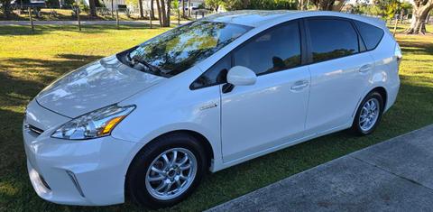 Toyota Prius v 2013
