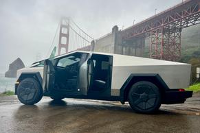 Tesla Cybertruck 2024 in San Bruno