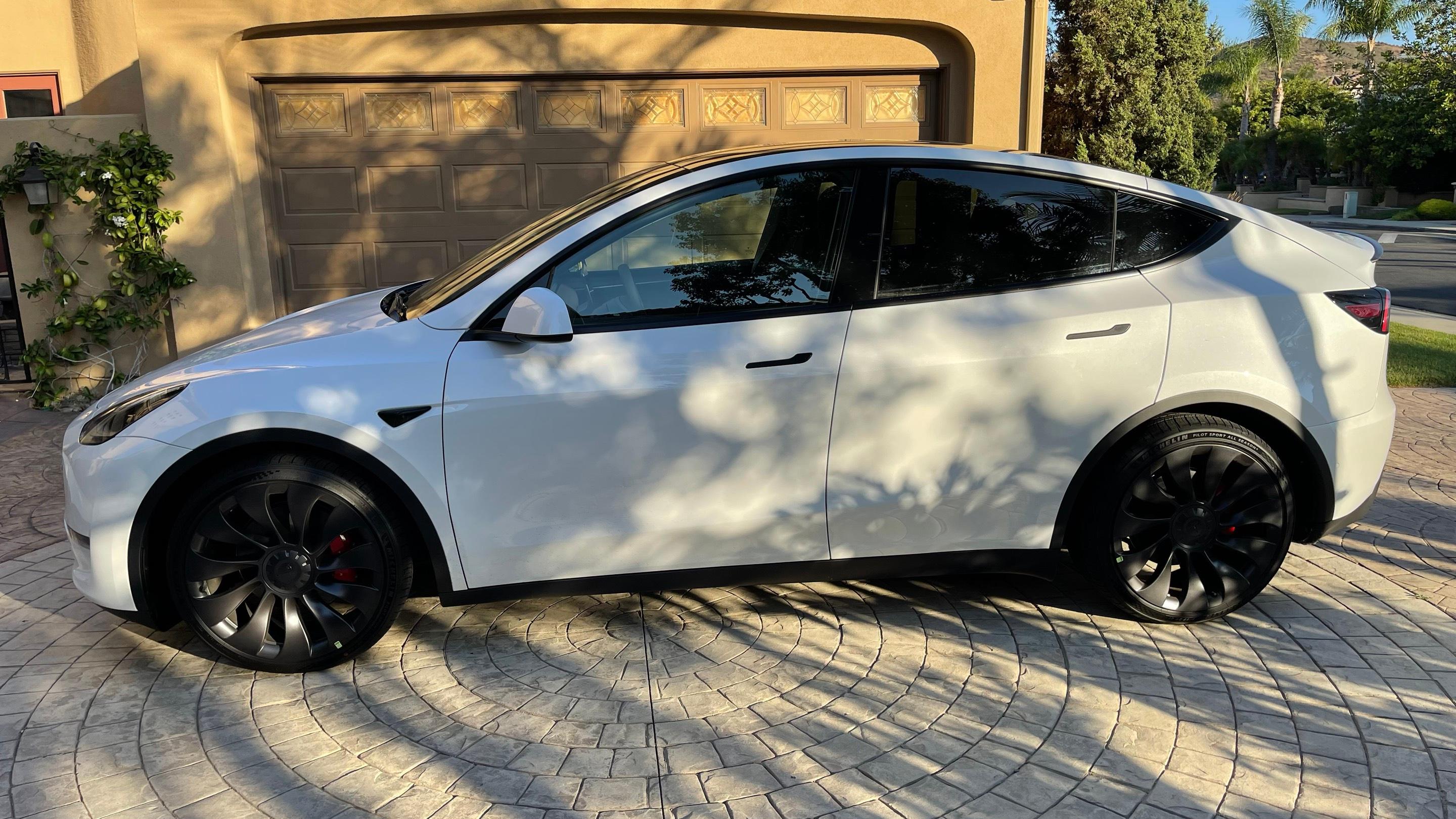 Tesla Model Y 2022 in Tustin, CA