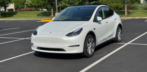 Tesla Model Y 2024
