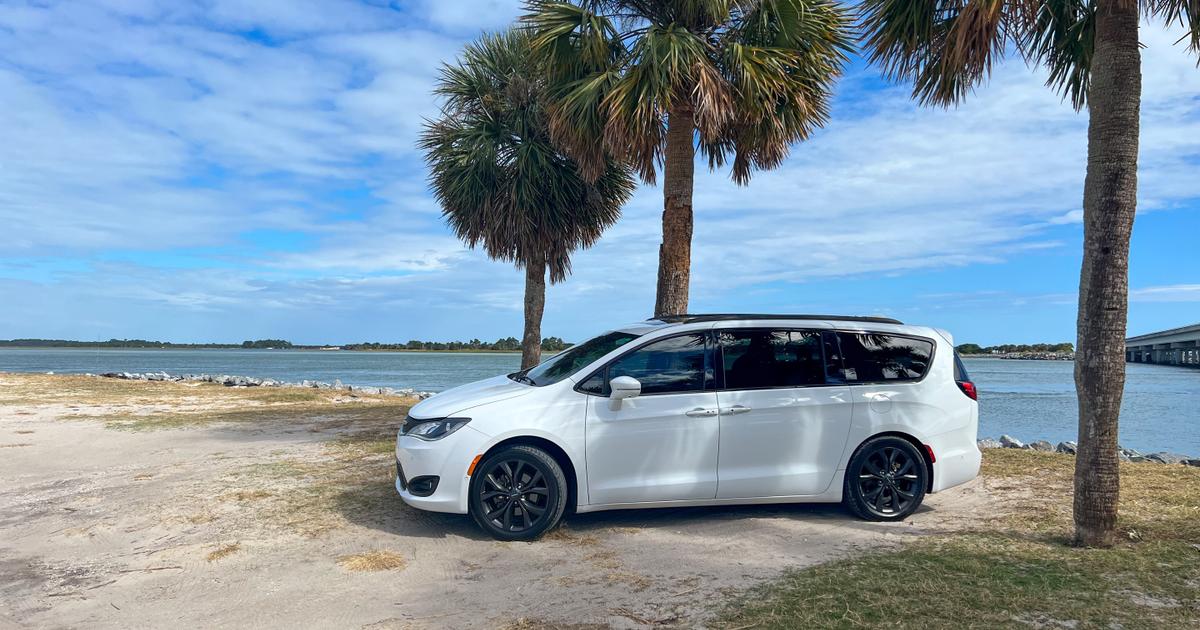 Chrysler Pacifica 2018 rental in Jacksonville, FL by Joseph A. Turo