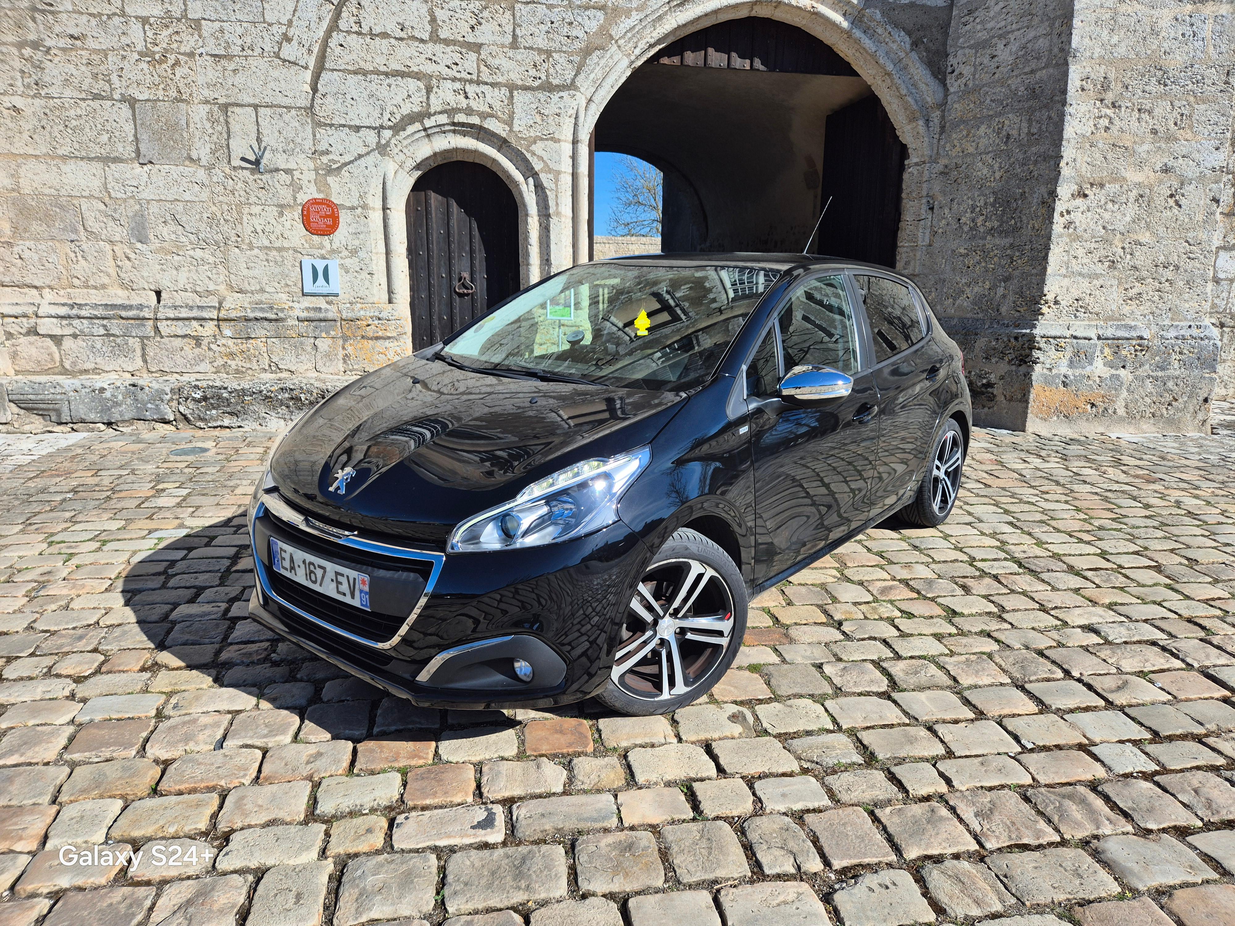 Peugeot 208 2016 à Talcy