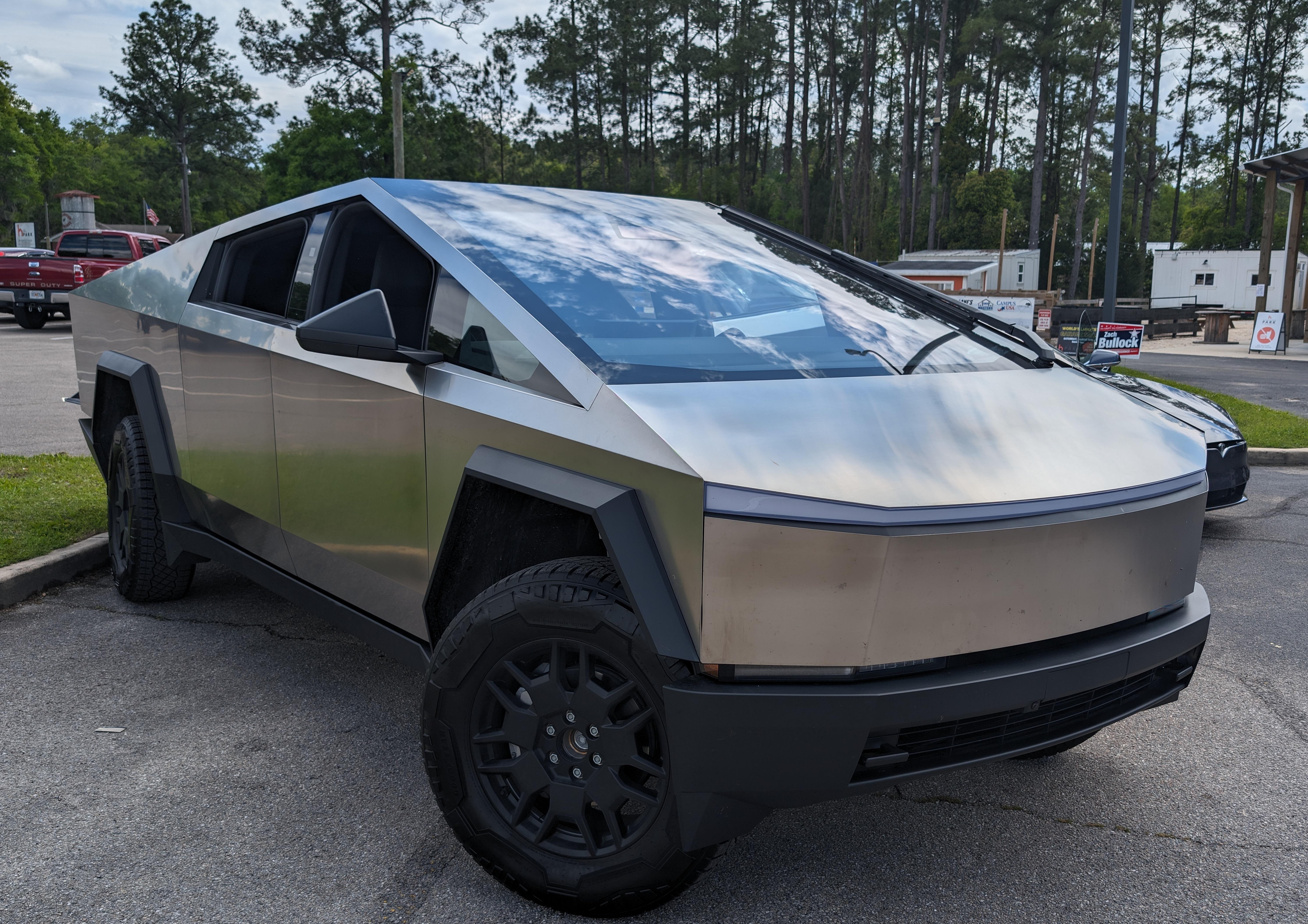 Tesla Cybertruck 2024 in Gainesville, FL