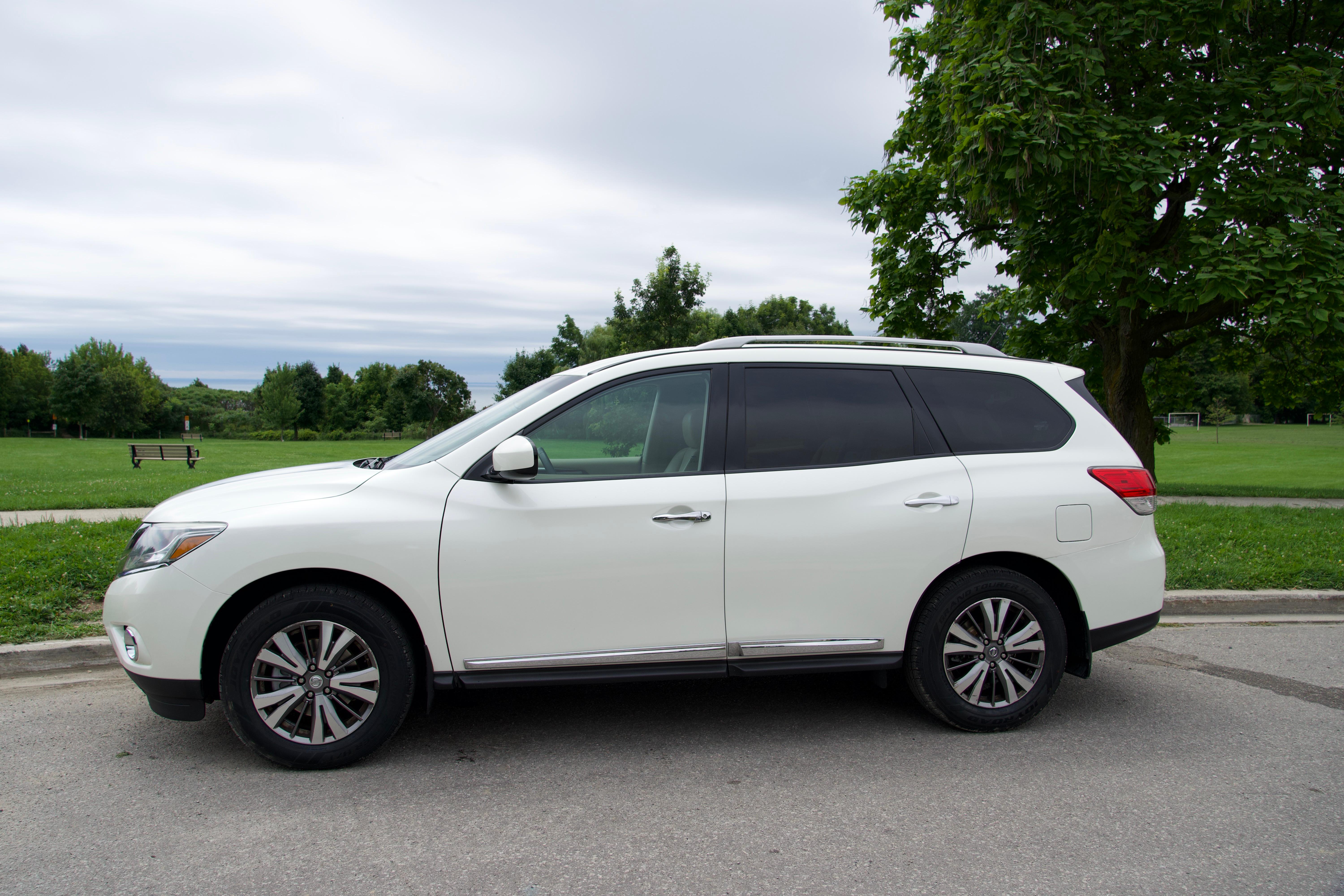 Nissan Pathfinder 2016 in Toronto, ON