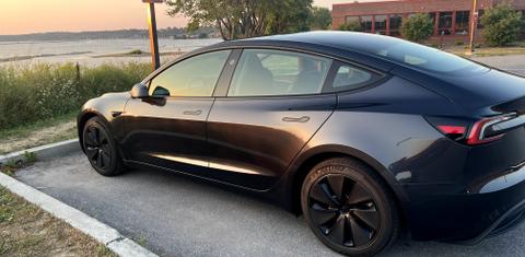 Tesla Model 3 2024