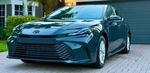 Toyota Camry Hybrid 2025