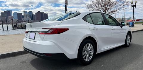 Toyota Camry Hybrid 2026
