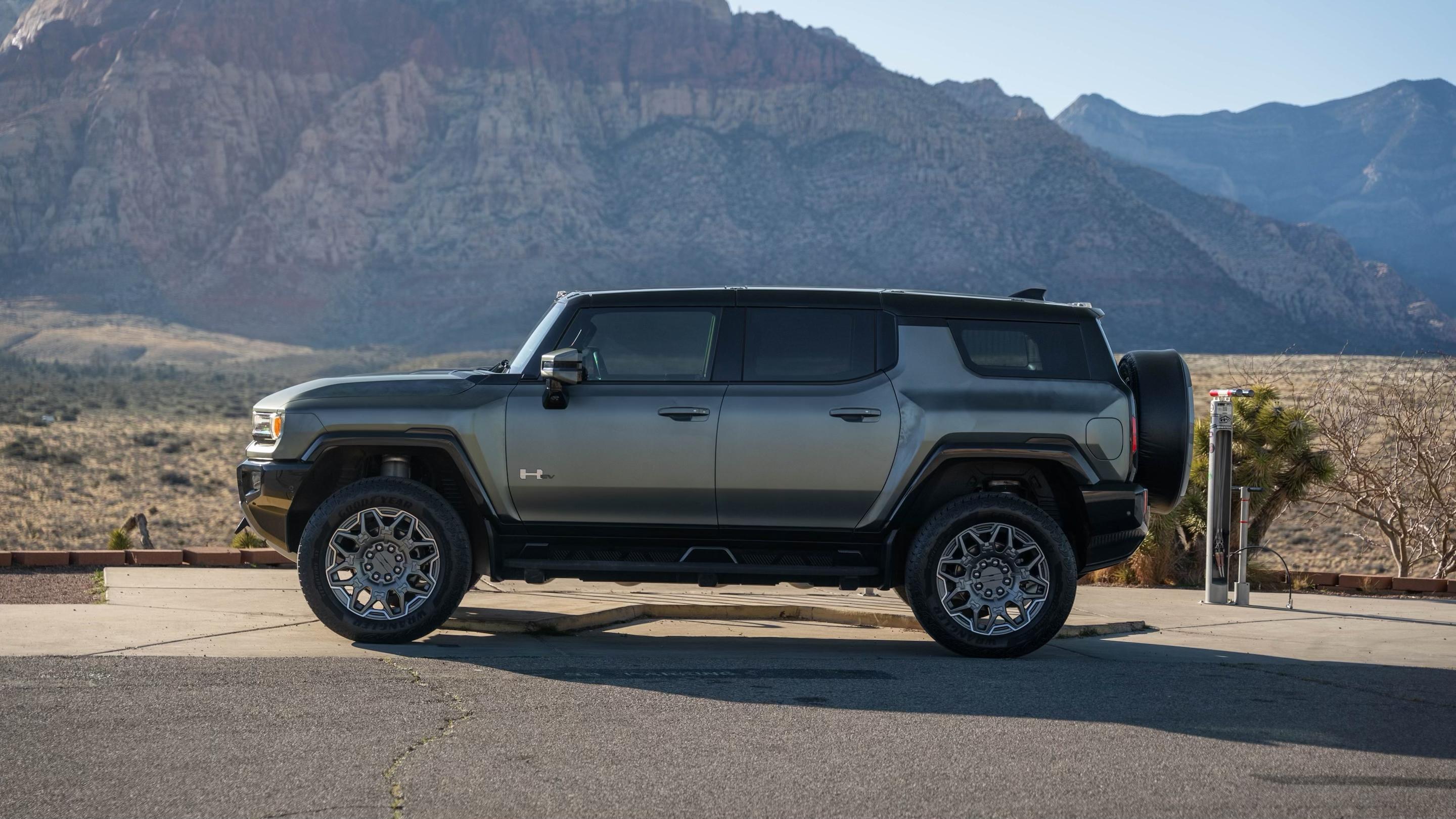 GMC HUMMER EV SUV 2024 in 