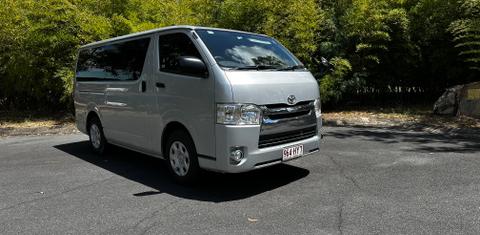 Toyota HIACE 2015