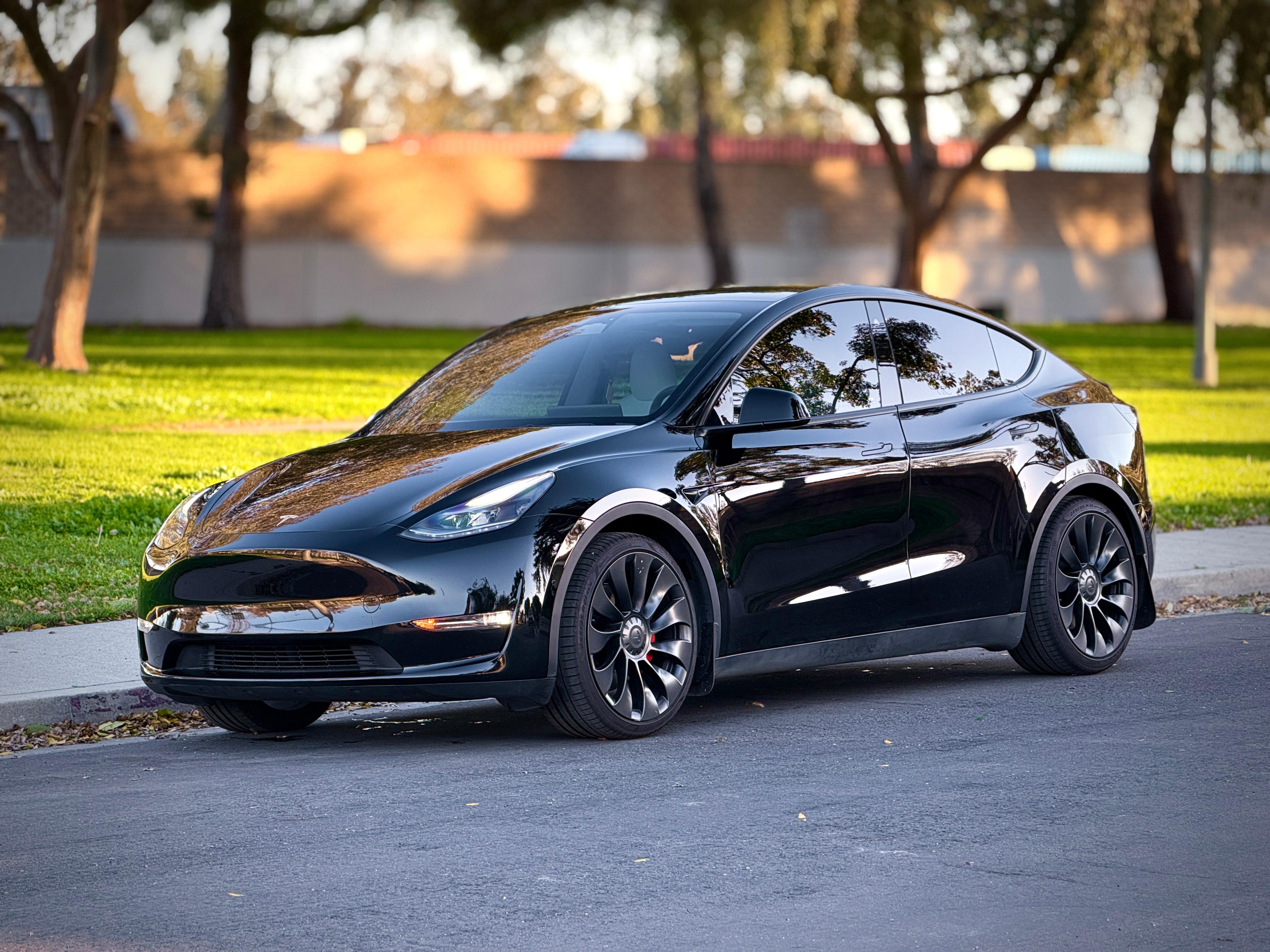 Tesla Model Y 2022 in Long Beach, CA