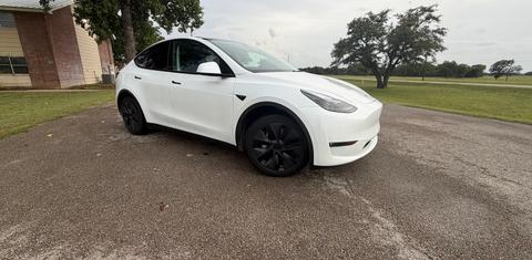 Tesla Model Y 2025