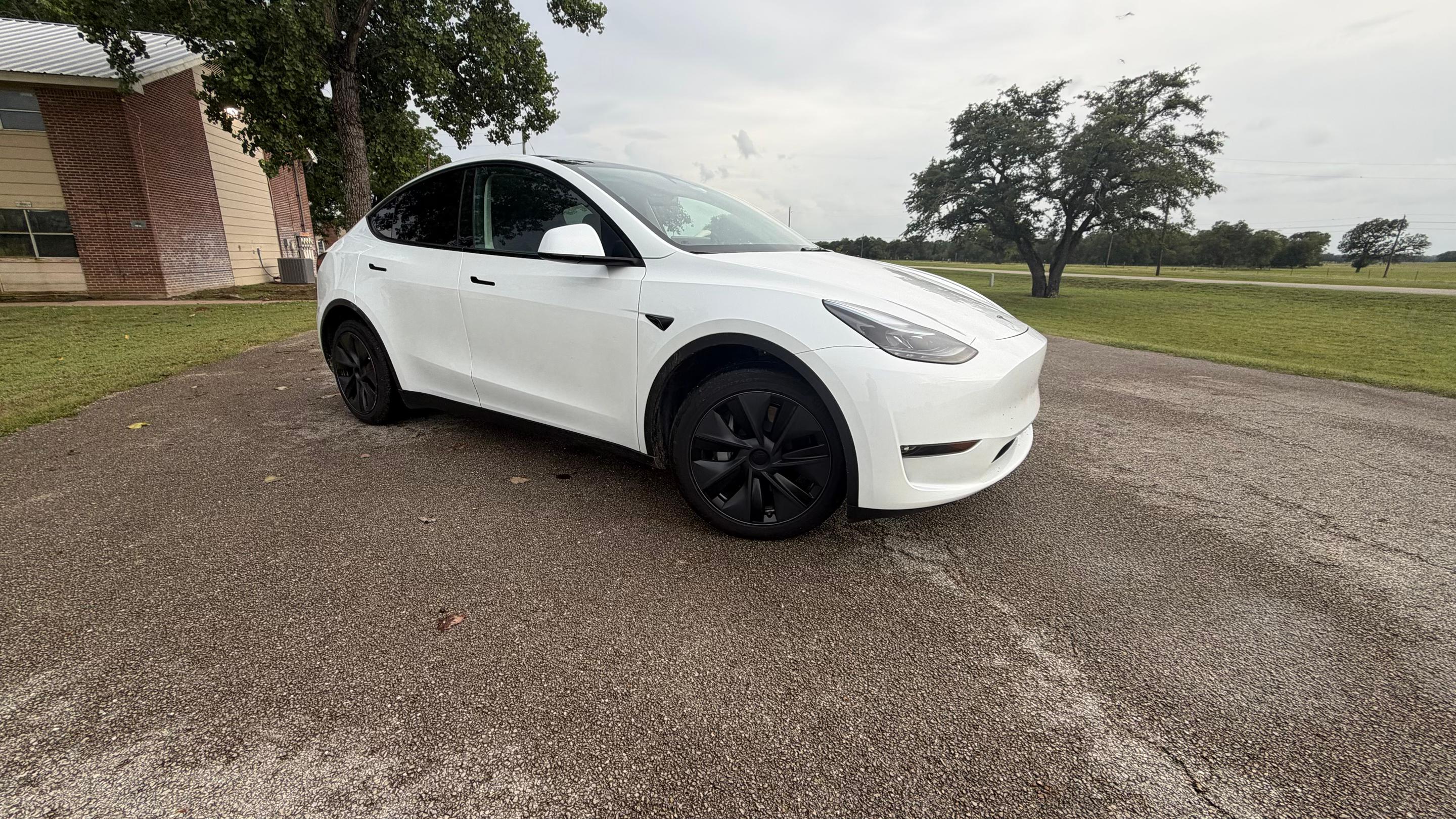 Tesla Model Y 2025 in College Station, TX