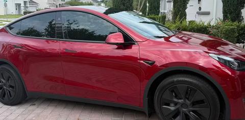 Tesla Model Y 2025