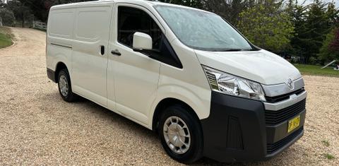 Toyota HIACE 2020