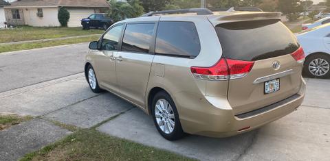 Toyota Sienna 2011