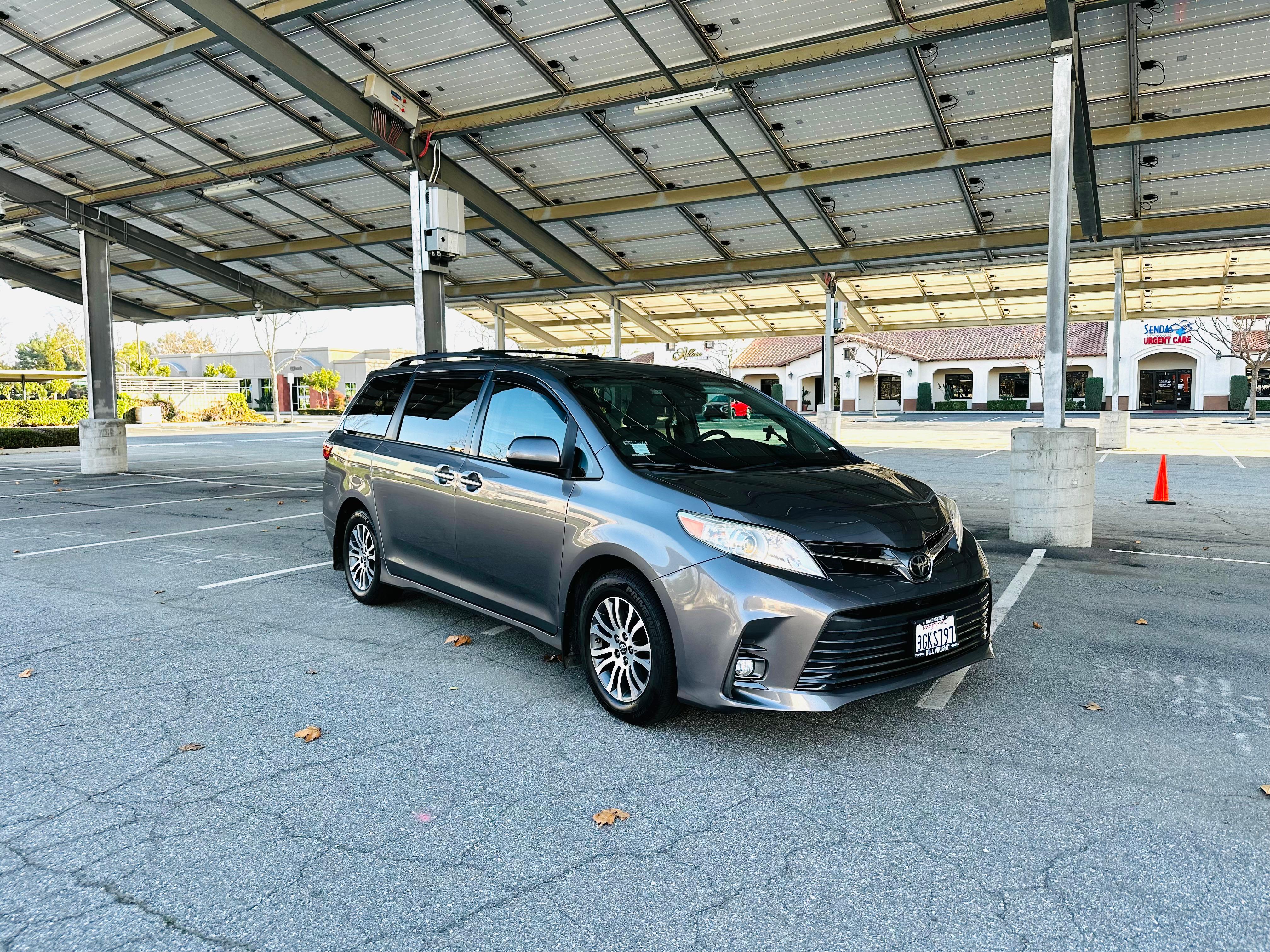 Toyota Sienna 2018 in Bakersfield, CA